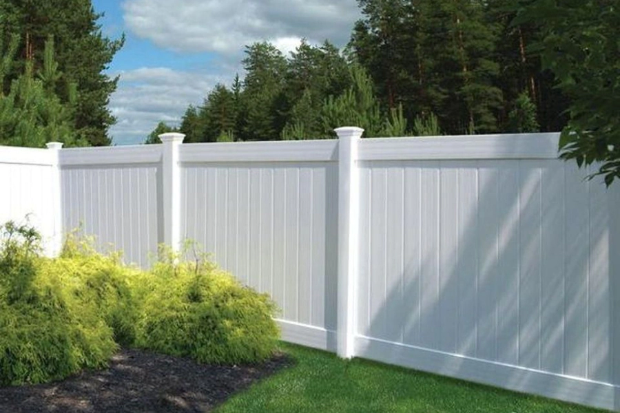 privacy vinyl fence in a residential property